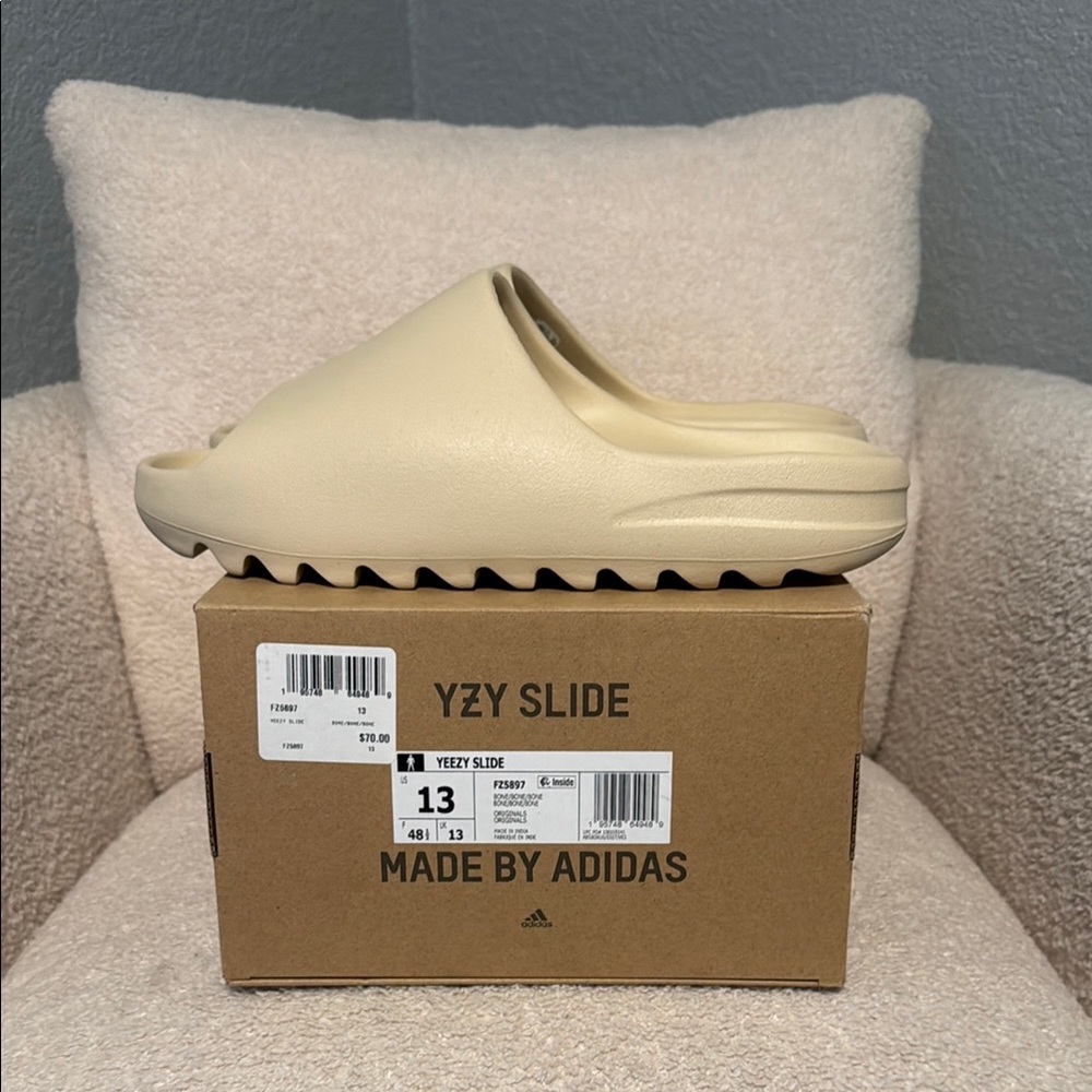 Adidas YZY Slide in Cream (Bone)